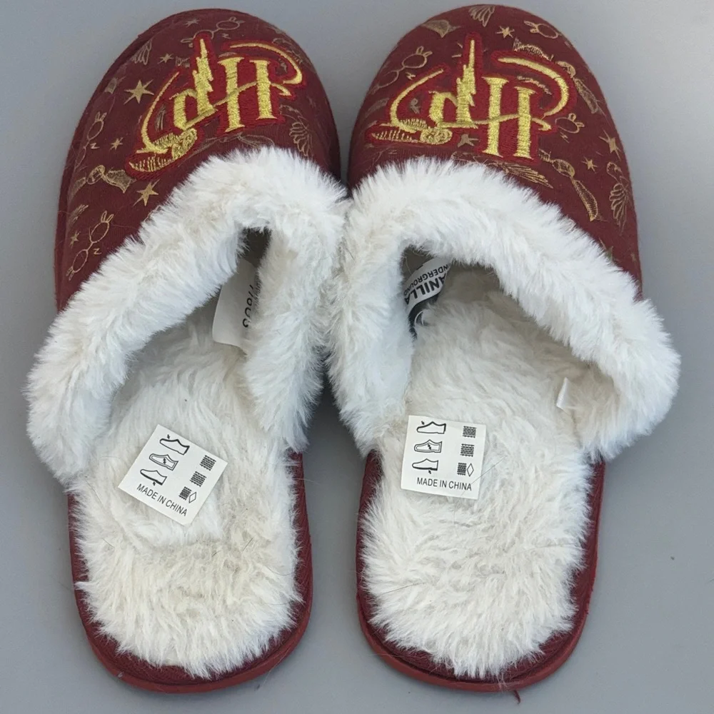 Harry Potter Cozy House Slippers – Super Soft & Magical - Picture 2 of 5